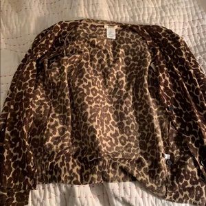 Very cute leopard sweater!!